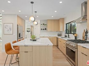 23442 Burbank Boulevard, Woodland Hills CA 91367