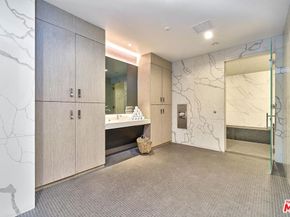 877 Francisco Street 1207, Los Angeles CA 90017