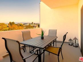 497 N St Andrews Place, Los Angeles CA 90004