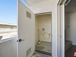 4733 Elmwood Avenue 304, Los Angeles CA 90004