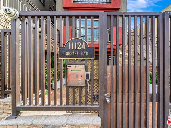 11124 Burbank Boulevard 311, North Hollywood CA 91601