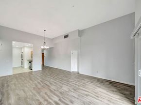 11124 Burbank Boulevard 311, North Hollywood CA 91601