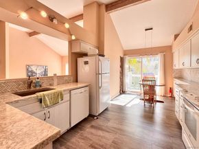 8585 Via Mallorca 4, La Jolla CA 92037