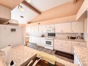 8585 Via Mallorca 4, La Jolla CA 92037