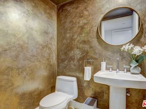 8788 Shoreham Drive 23, West Hollywood CA 90069