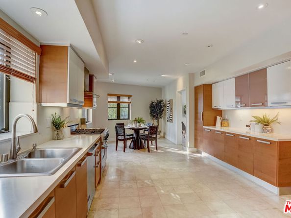 8788 Shoreham Drive 23, West Hollywood CA 90069