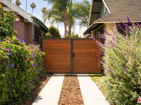 2122 W 29th Street, Los Angeles CA 90018