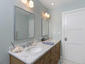 6064 Avenida Chamnez, La Jolla CA 92037