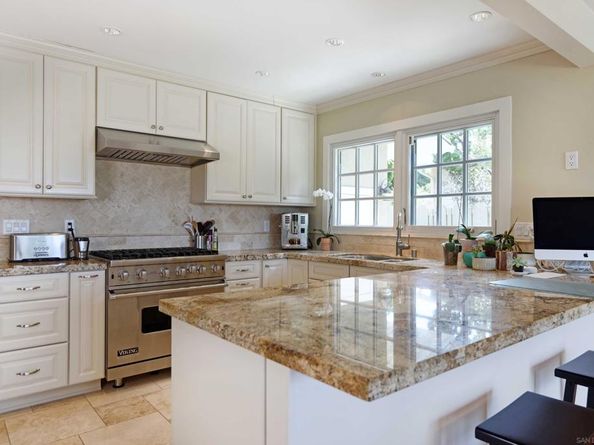 6064 Avenida Chamnez, La Jolla CA 92037