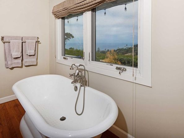 6064 Avenida Chamnez, La Jolla CA 92037