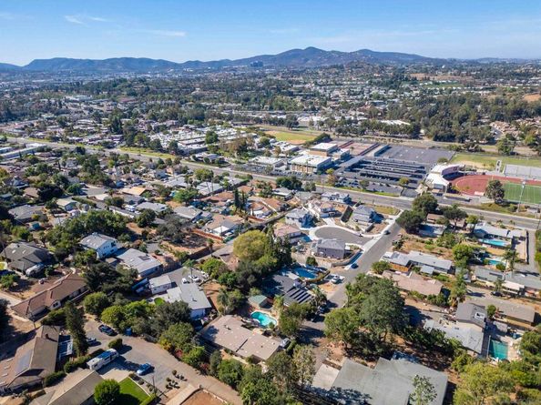 163 La Lomita Drive, Escondido CA 92026