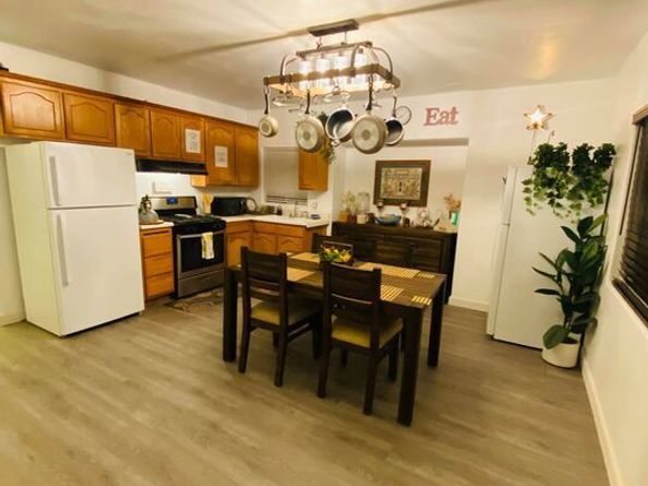 1239 Gordon Street, Los Angeles CA 90038