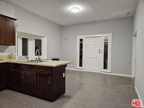 2121 Portland Street, Los Angeles CA 90007
