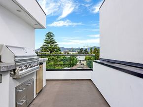 741 1/2 N Gramercy, Los Angeles CA 90038