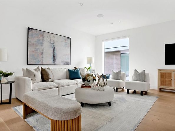 741 1/2 N Gramercy, Los Angeles CA 90038