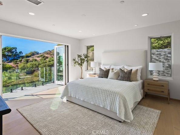 31 N Vista De Catalina, Laguna Beach CA 92651