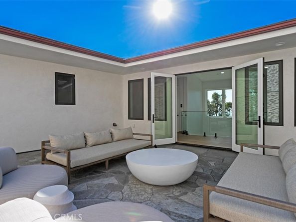 31 N Vista De Catalina, Laguna Beach CA 92651