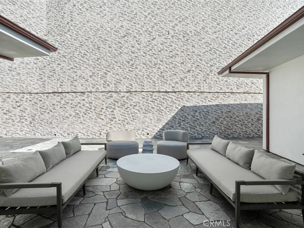 31 N Vista De Catalina, Laguna Beach CA 92651