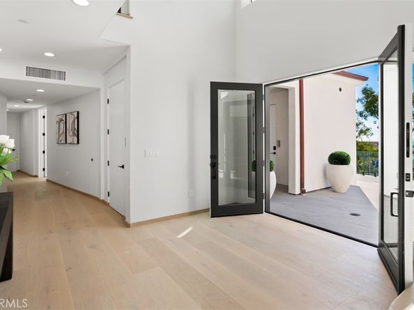 31 N Vista De Catalina, Laguna Beach CA 92651