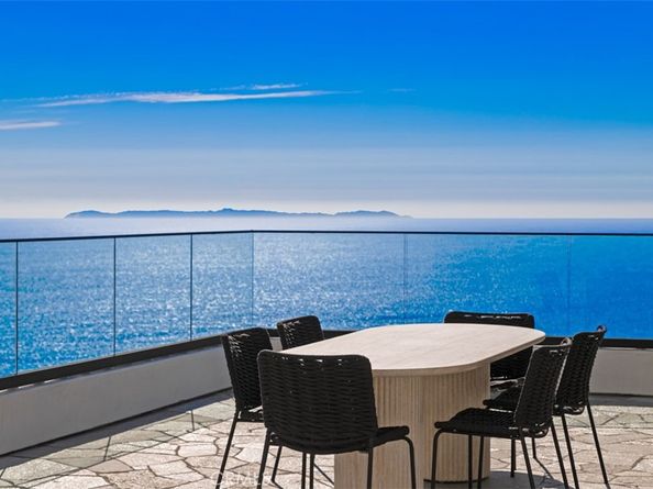 31 N Vista De Catalina, Laguna Beach CA 92651