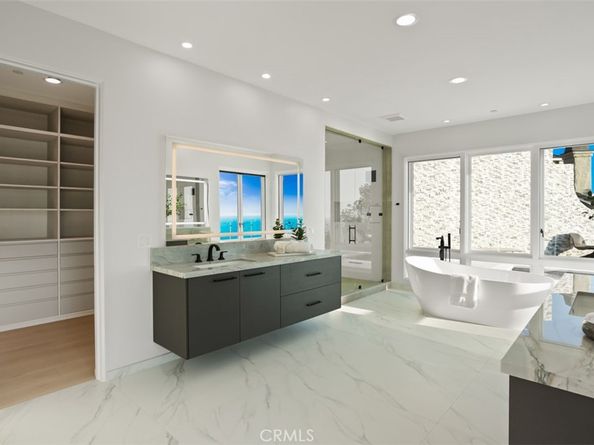 31 N Vista De Catalina, Laguna Beach CA 92651