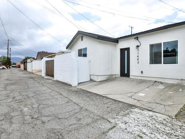 11445 Saticoy Street, North Hollywood CA 91605