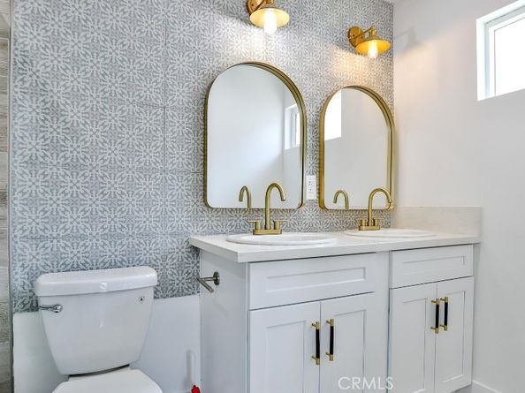 11445 Saticoy Street, North Hollywood CA 91605