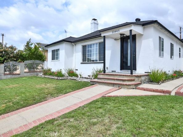 11445 Saticoy Street, North Hollywood CA 91605