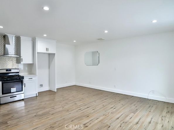 11445 Saticoy Street, North Hollywood CA 91605