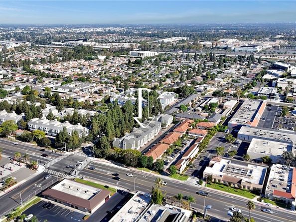 3021 Croyden Bay 97, Costa Mesa CA 92626