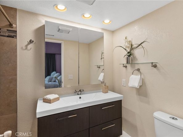 2730 W Segerstrom Avenue D, Santa Ana CA 92704
