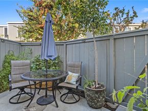 2730 W Segerstrom Avenue D, Santa Ana CA 92704