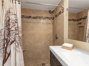 2730 W Segerstrom Avenue D, Santa Ana CA 92704