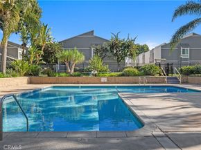 2730 W Segerstrom Avenue D, Santa Ana CA 92704