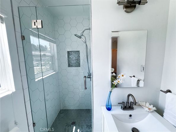 2817 Easy Avenue, Long Beach CA 90810
