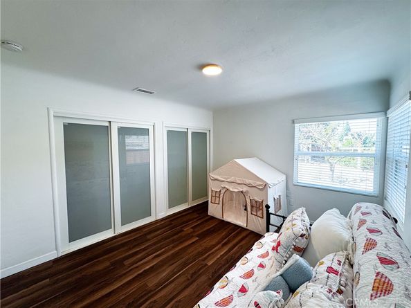 2817 Easy Avenue, Long Beach CA 90810