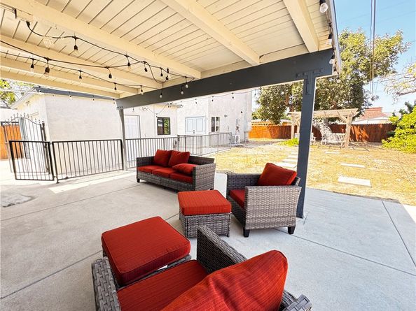 2817 Easy Avenue, Long Beach CA 90810