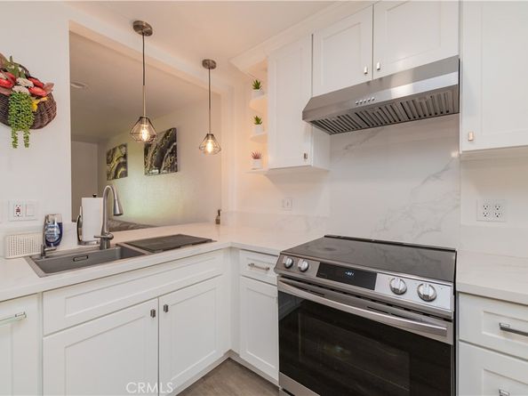 521 S Lyon Street 11, Santa Ana CA 92701