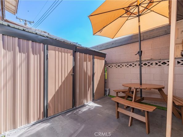 521 S Lyon Street 11, Santa Ana CA 92701