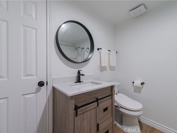 521 S Lyon Street 11, Santa Ana CA 92701