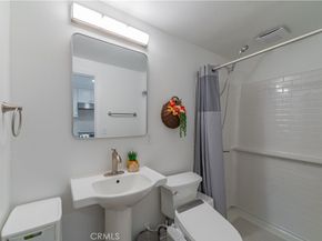 521 S Lyon Street 11, Santa Ana CA 92701