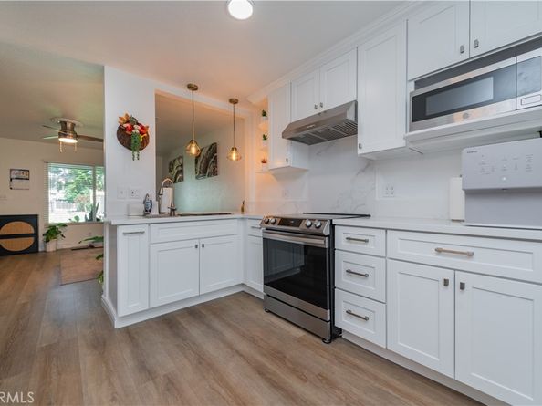 521 S Lyon Street 11, Santa Ana CA 92701