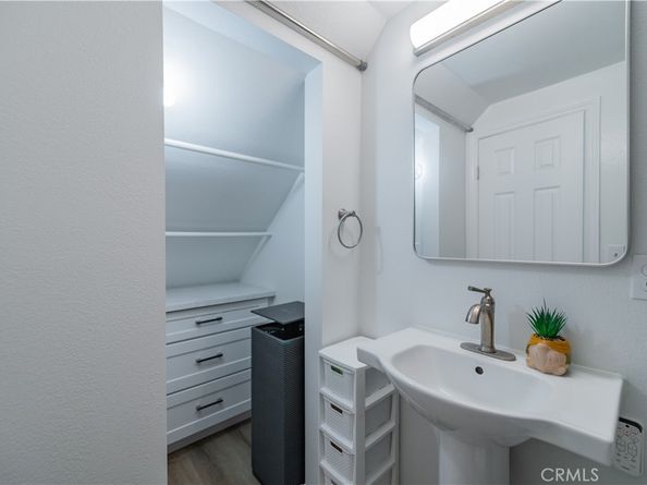 521 S Lyon Street 11, Santa Ana CA 92701