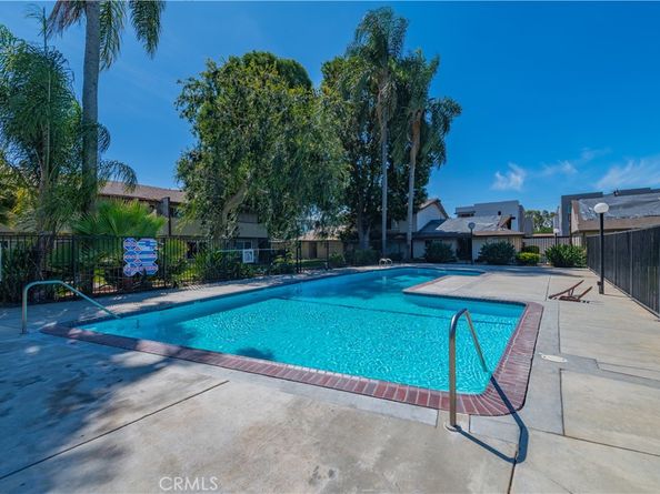 521 S Lyon Street 11, Santa Ana CA 92701
