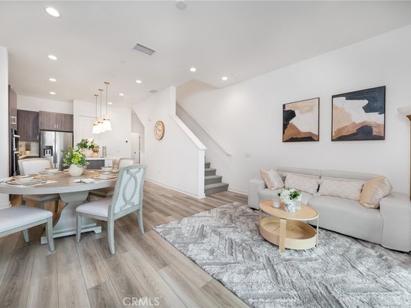 211 Baluster, Irvine CA 92618