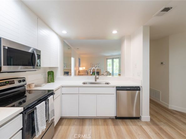 2233 Martin 202, Irvine CA 92612