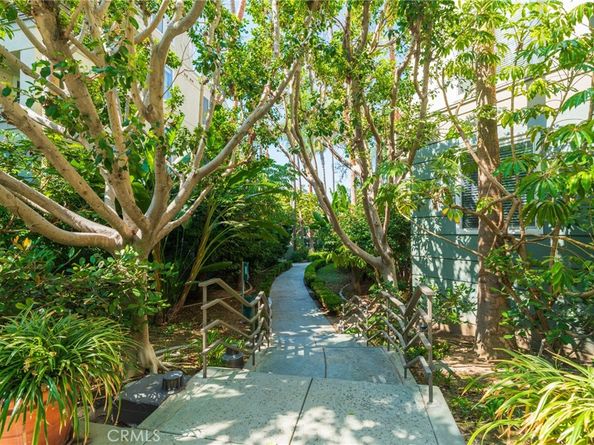 2233 Martin 202, Irvine CA 92612