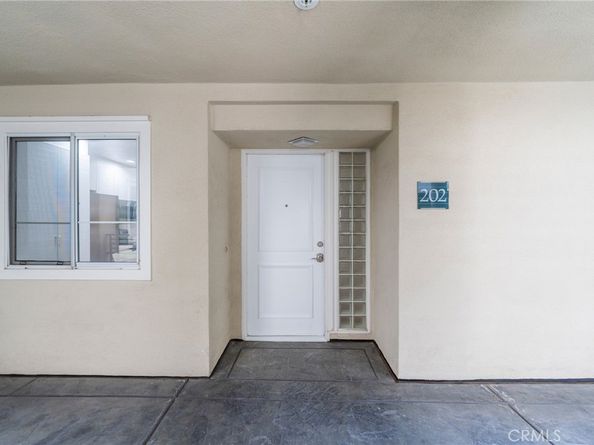 2233 Martin 202, Irvine CA 92612