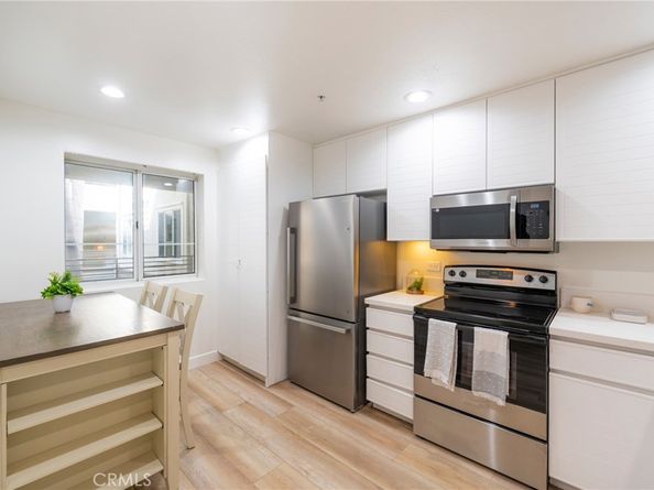 2233 Martin 202, Irvine CA 92612