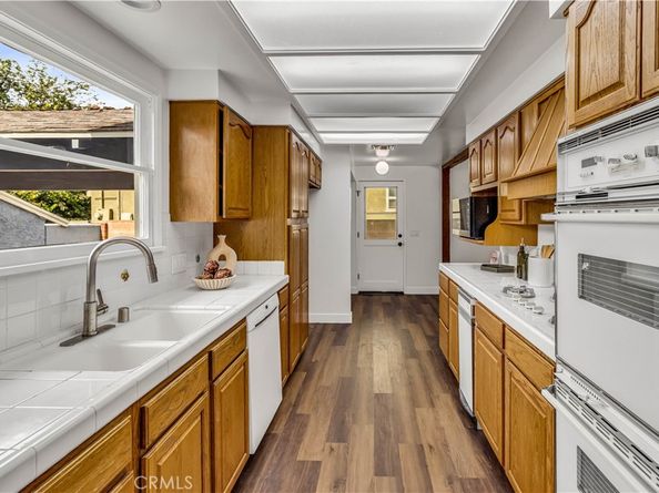 8308 Zelzah, Northridge CA 91325